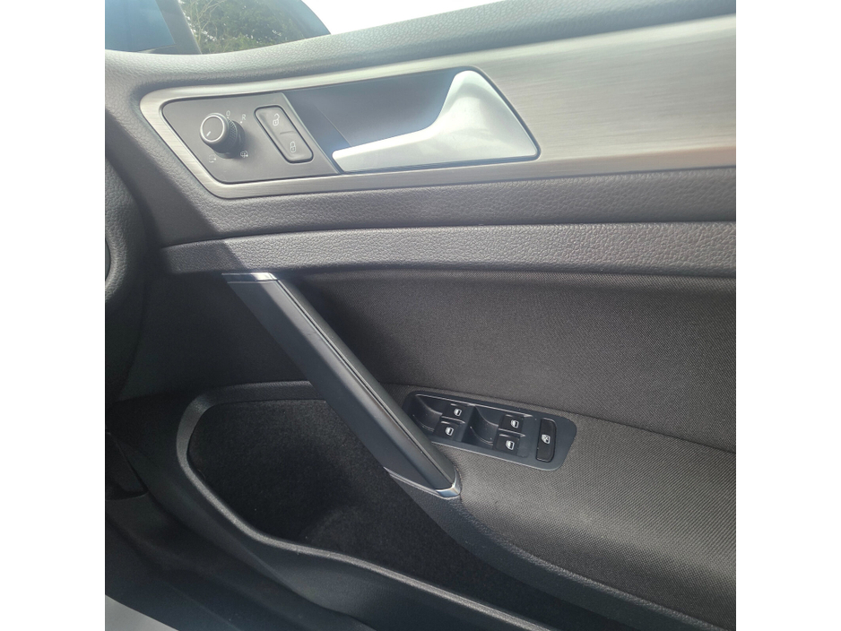 2015 Volkswagen Golf - image 21