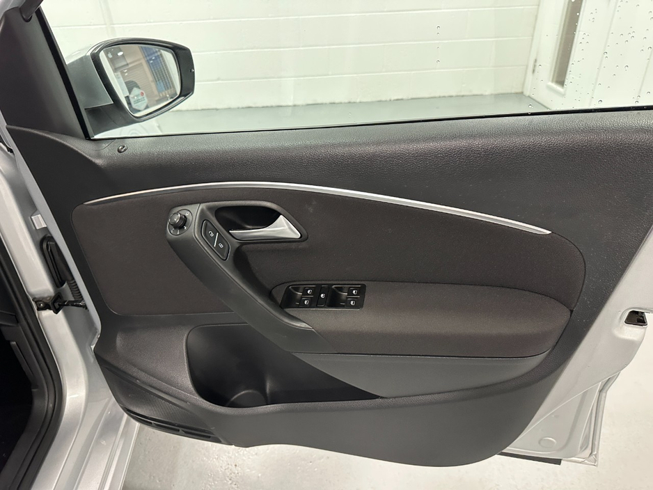 2016 Volkswagen Polo - image 19