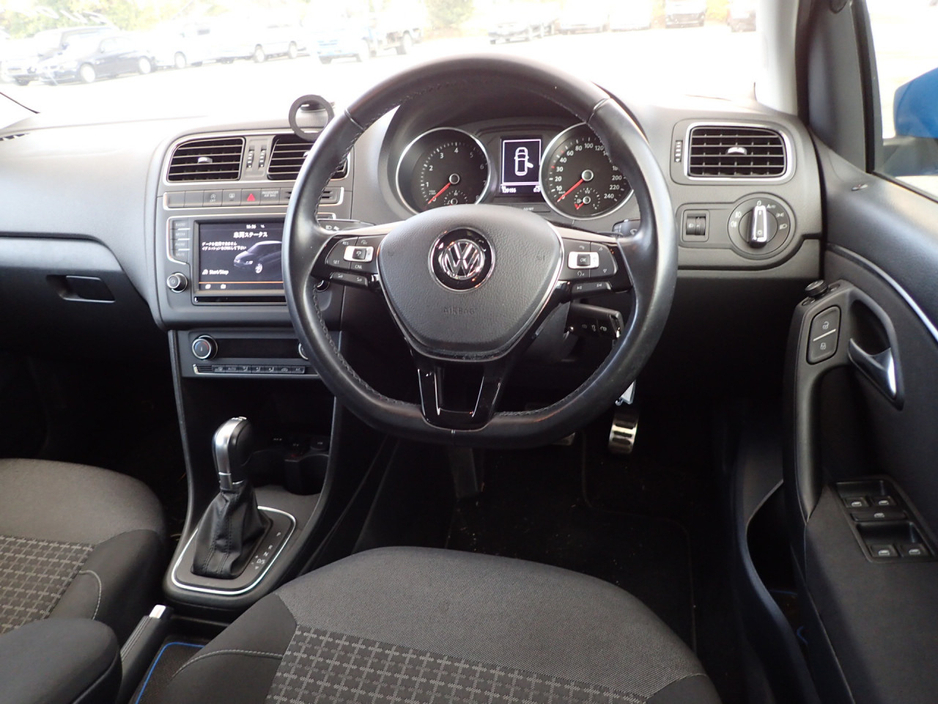 2015 Volkswagen Polo - image 5