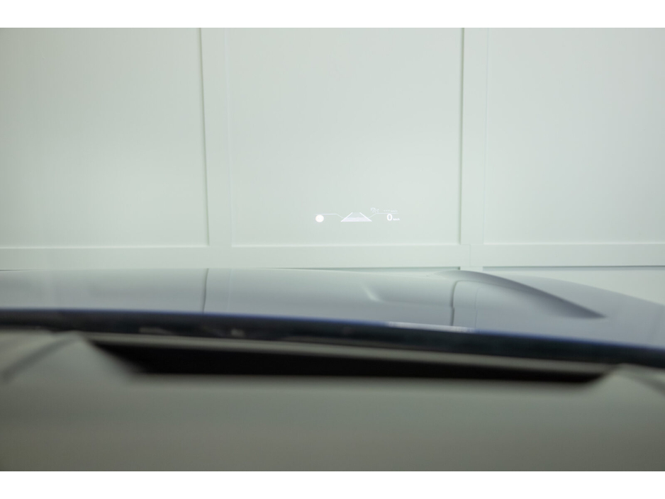 2021 Volkswagen Touareg - image 18