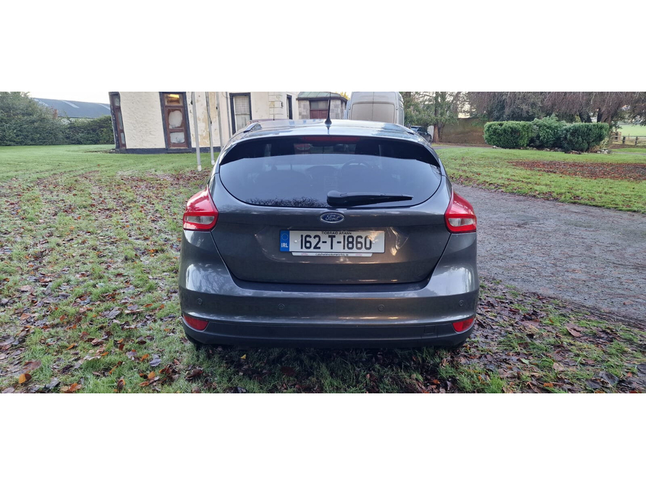 2016 Ford Focus - image 5