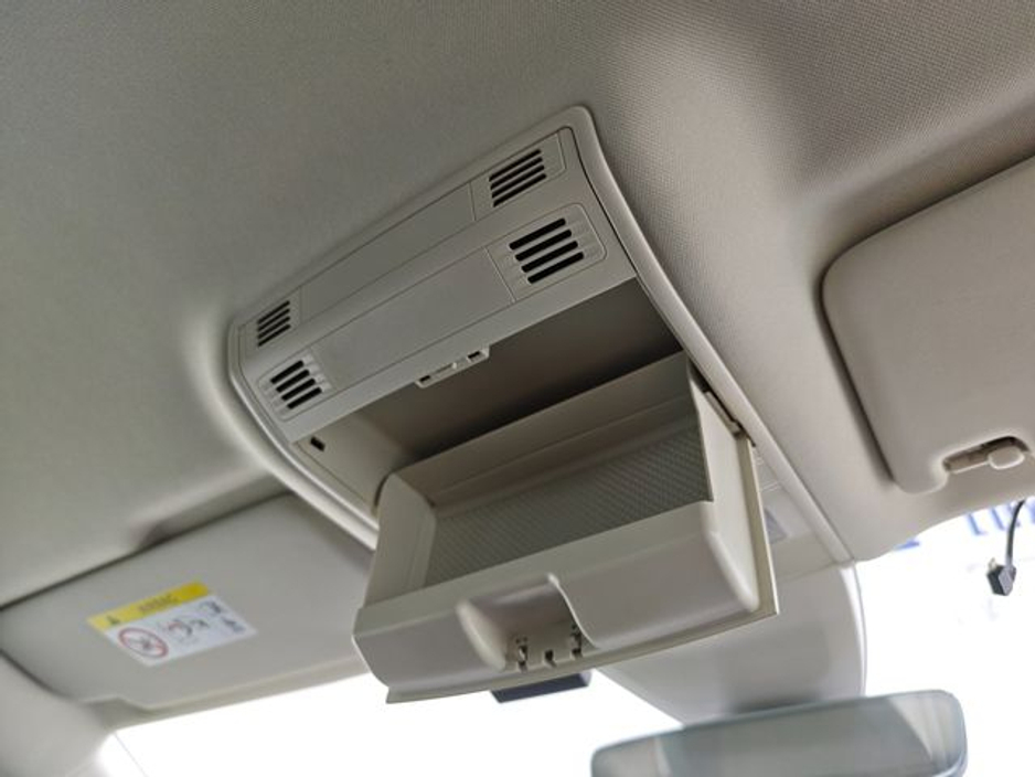 2018 Volkswagen Passat - image 33