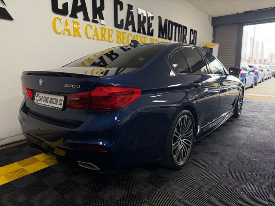 2020 BMW 5 Series - image 6