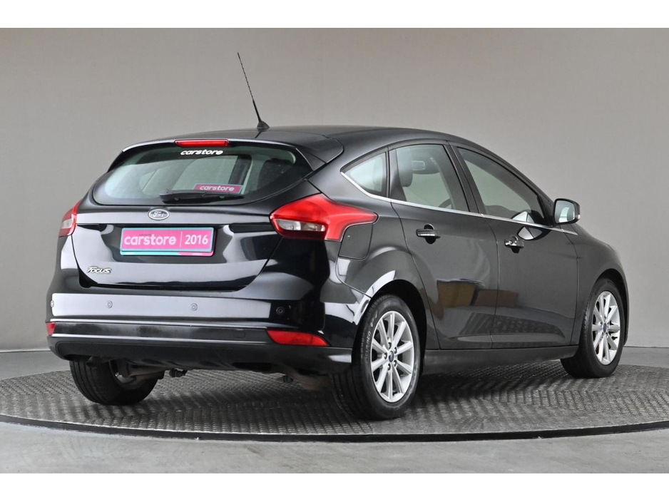 2016 Ford Focus - image 9