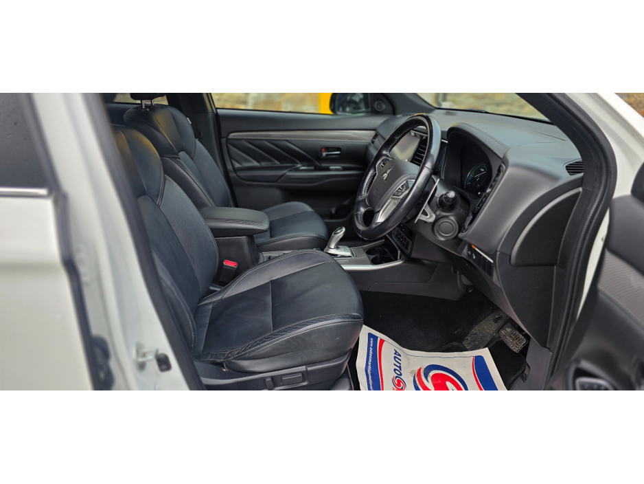 2019 Mitsubishi Outlander - image 16