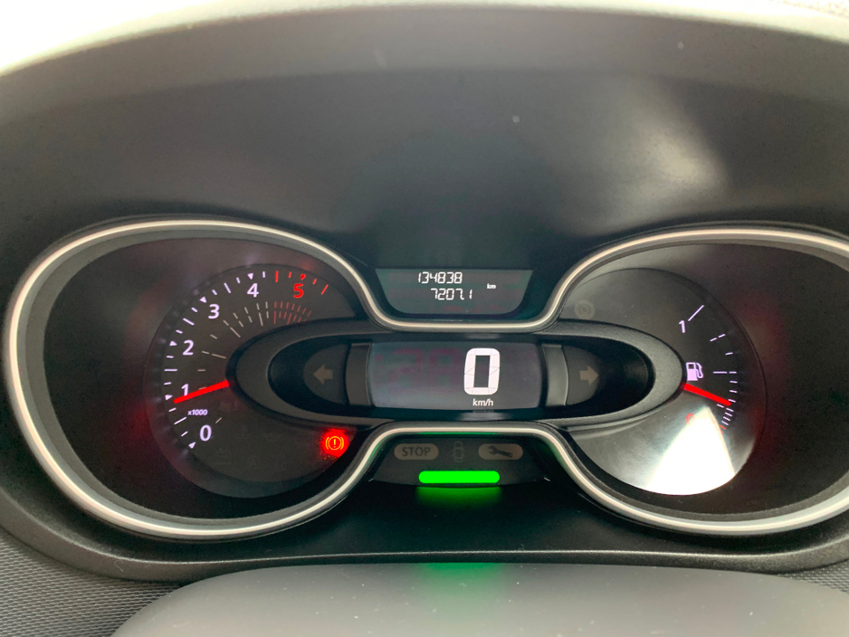 2021 Renault Trafic - image 17