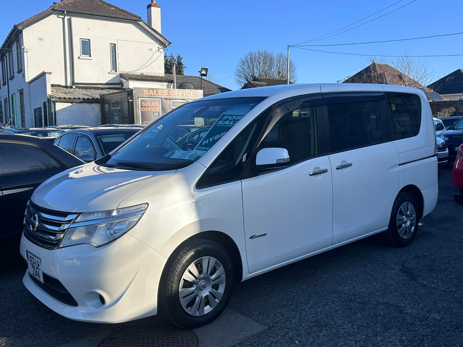 2015 Nissan Serena - image 2