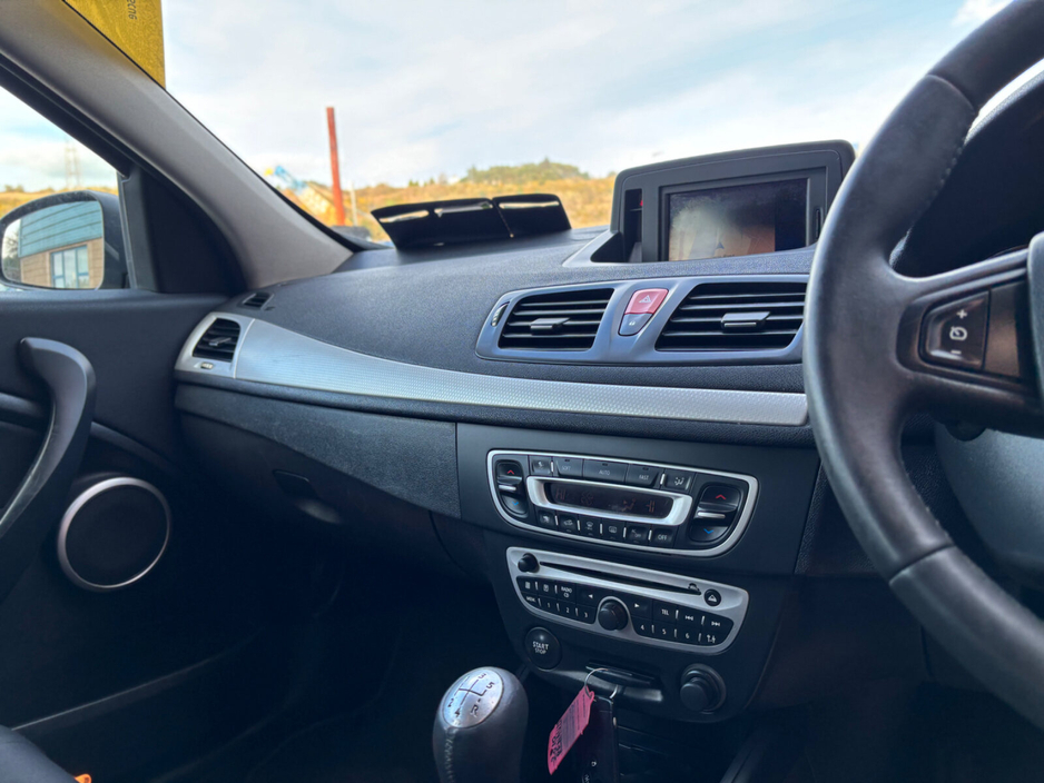 2010 Renault Megane - image 8
