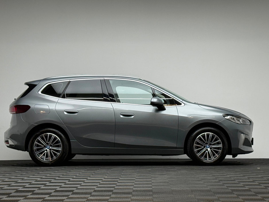 2023 BMW 2 Series - image 8