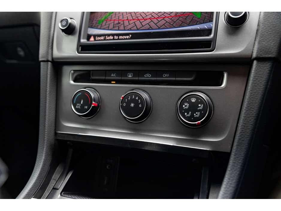 2016 Volkswagen Golf - image 17