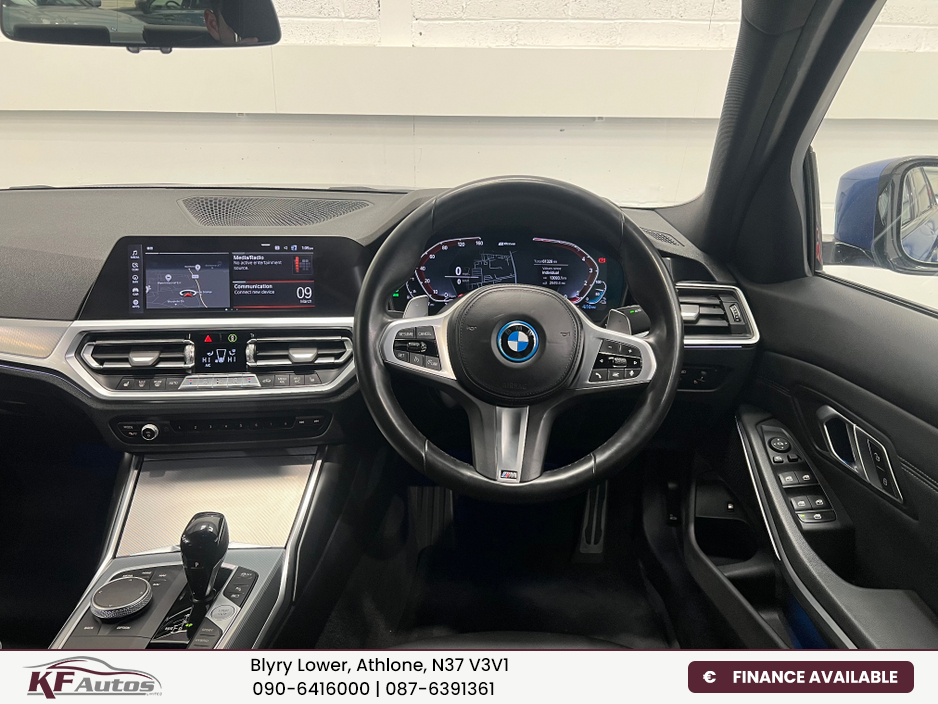 2022 BMW 3 Series - image 23