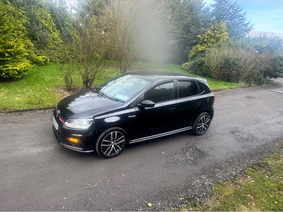 2016 Volkswagen Polo - image 3