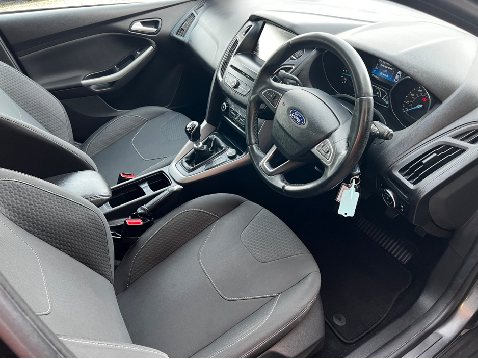 2016 Ford Focus - image 4
