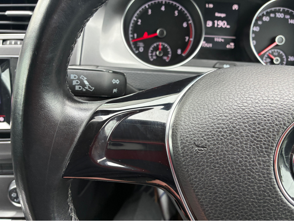 2014 Volkswagen Golf - image 19