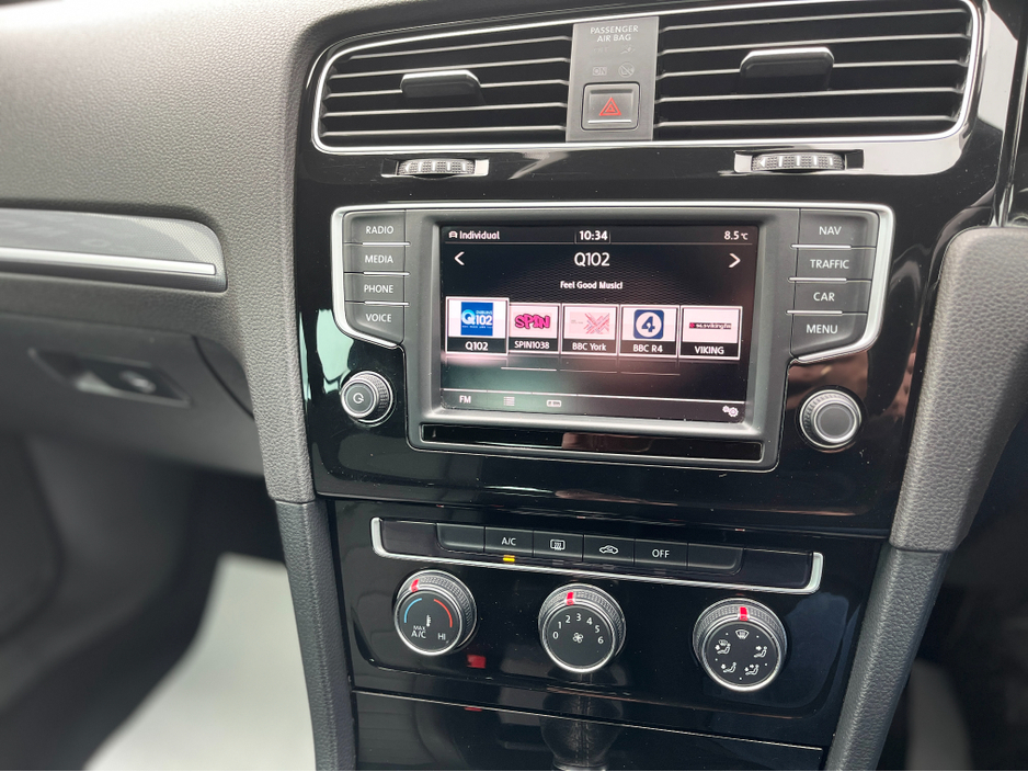 2016 Volkswagen Golf - image 13