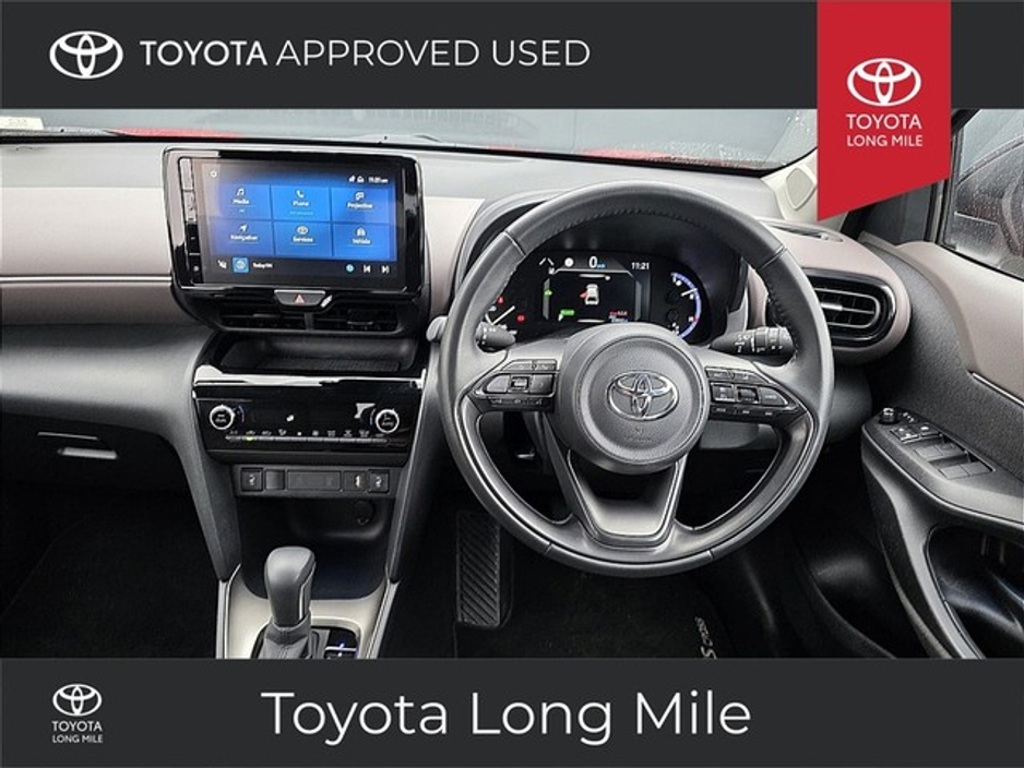 2023 Toyota Yaris Cross - image 9