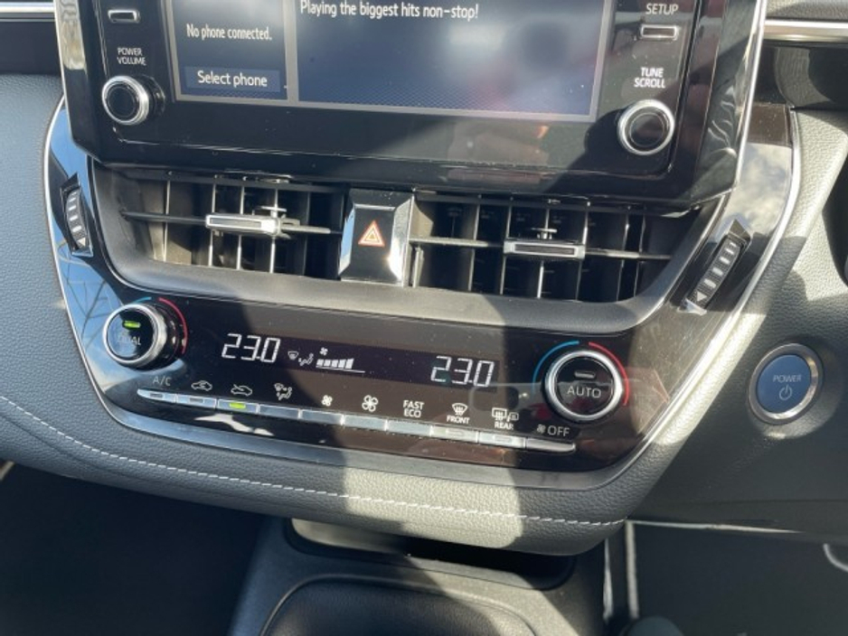 2023 Toyota Corolla - image 10