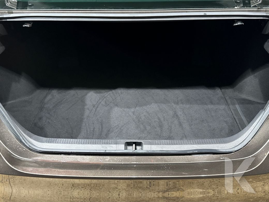 2018 Toyota Camry - image 13