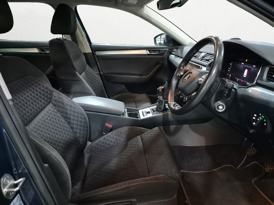 2021 Skoda Superb - image 17