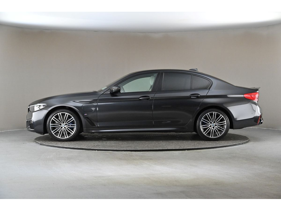 2018 BMW 5 Series - image 5