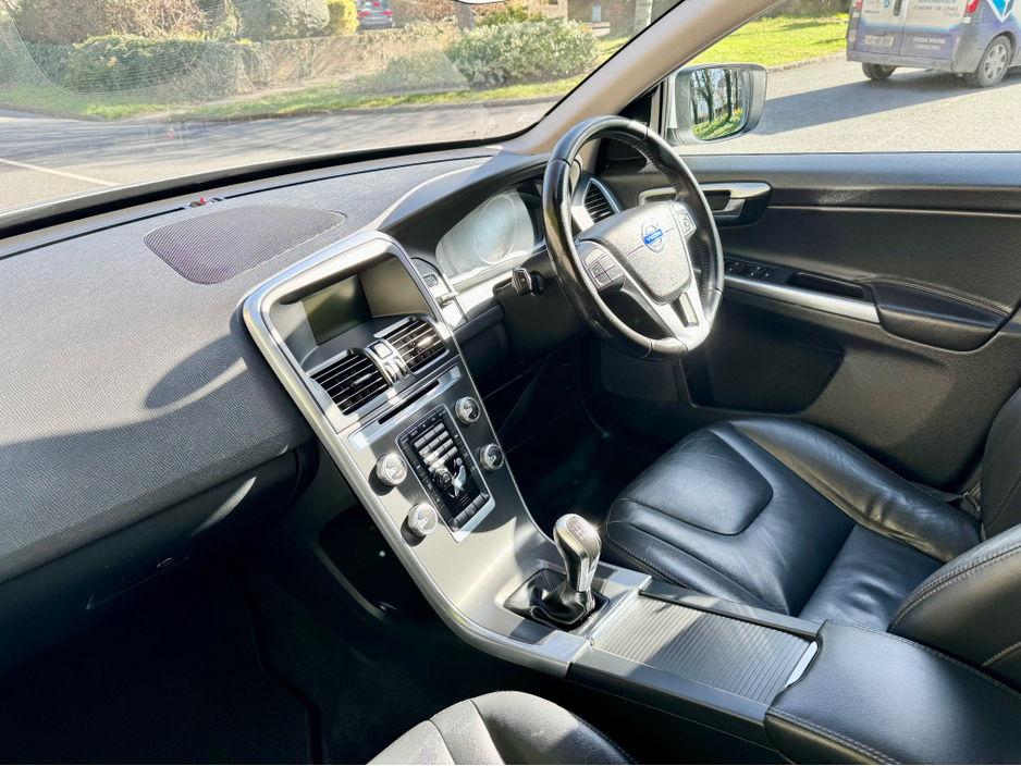 2015 Volvo XC60 - image 18