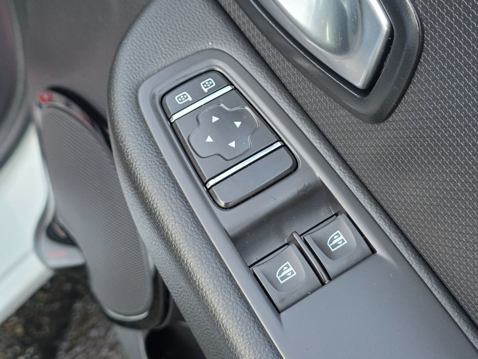 2017 Renault Clio 1.2 16V 75 DYNAMIQUE NAV €9,995