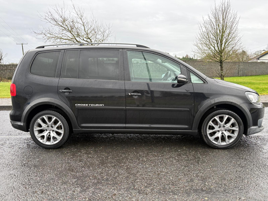 2015 Volkswagen Touran - image 4
