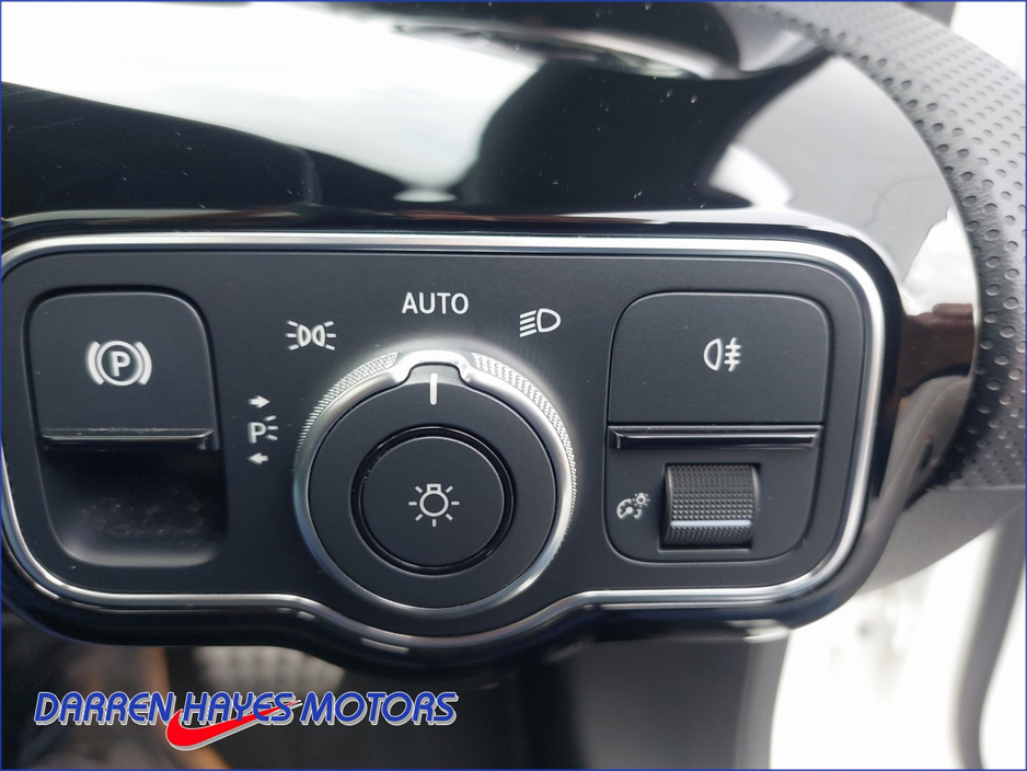 2022 Mercedes-Benz CLA Class - image 27