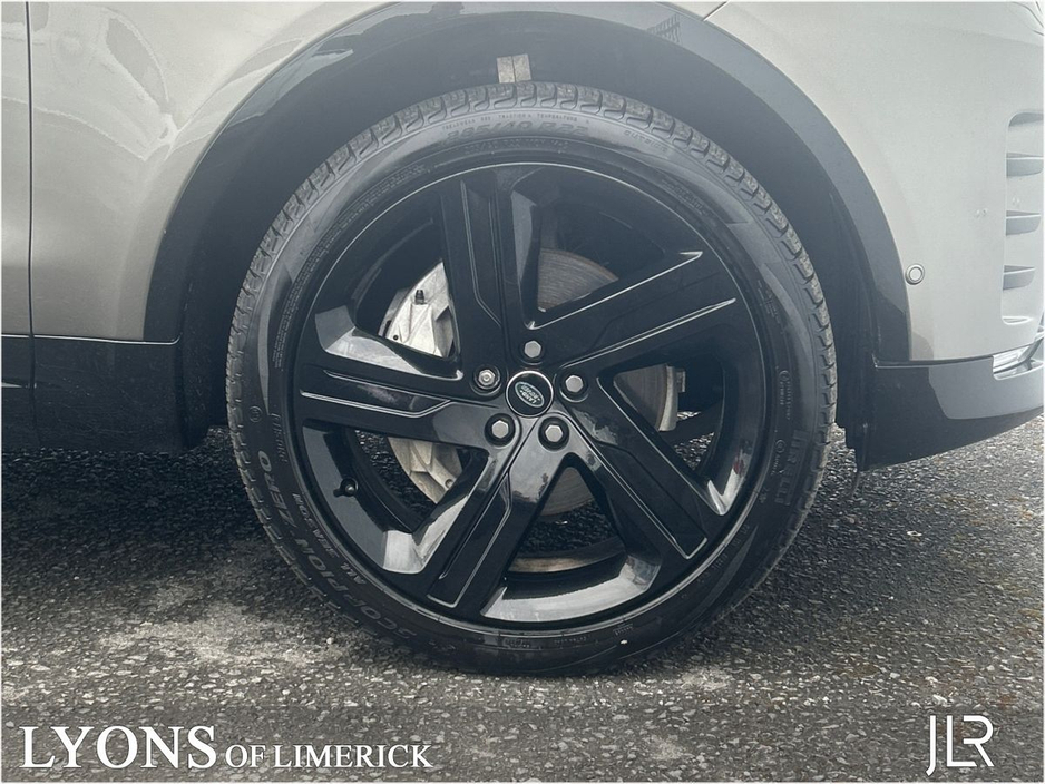 2024 Land Rover Discovery - image 9