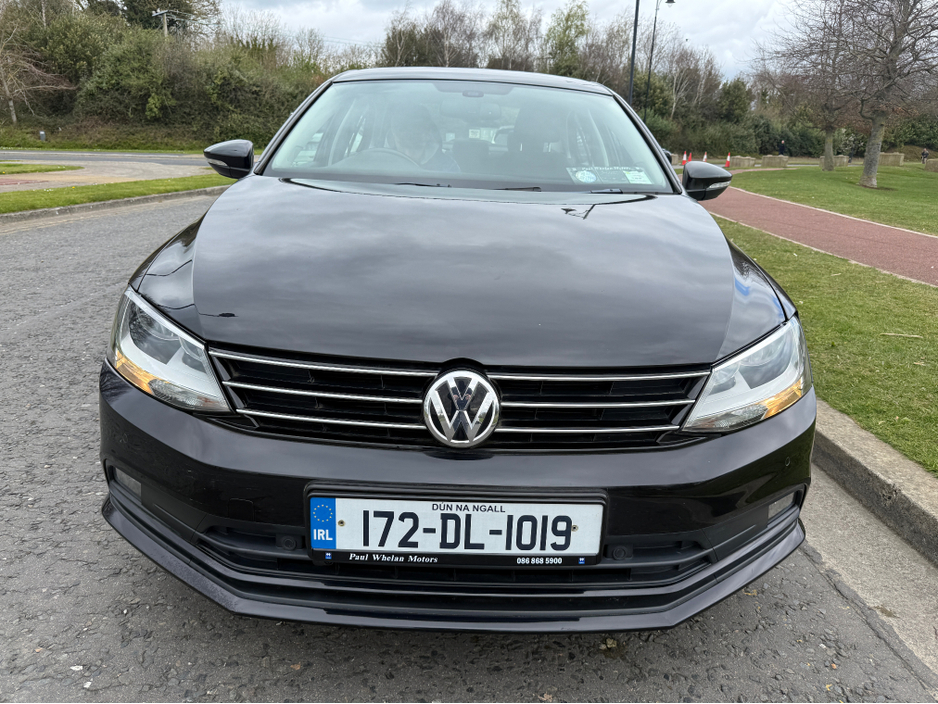 2017 Volkswagen Jetta - image 3