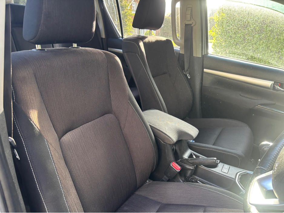 2018 Toyota Hilux - image 16