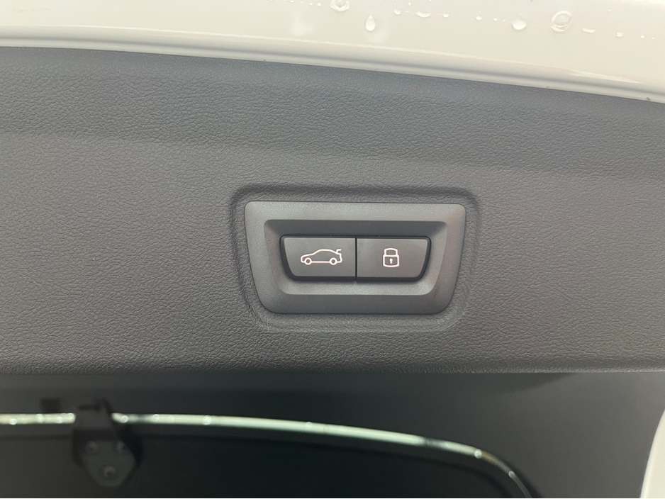 2025 BMW i4 €58950 2025 BMW I4 M50 ONLY 9K KMS / CRUISE CONTROL / 360° PARKING CAMERA / ELECTRIC MEMORY & HEATED SEATS / HEATED STEERING WHEEL / APPLE CARPLAY / AMBIENT LIGHTS €58,950