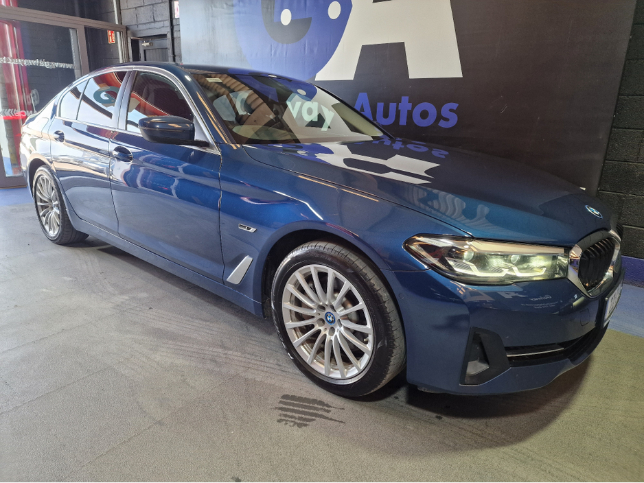 2022 BMW 5 Series - image 13