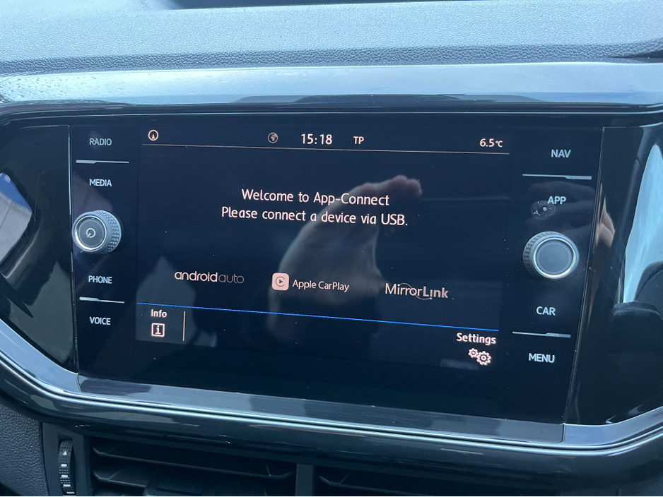 2020 Volkswagen T-Cross R-LINE 1.0 TSI PETROL MANUAL //SAT NAV//ADAPTIVE CRUISE CONTROL//REVERSE CAMERA// €18,950