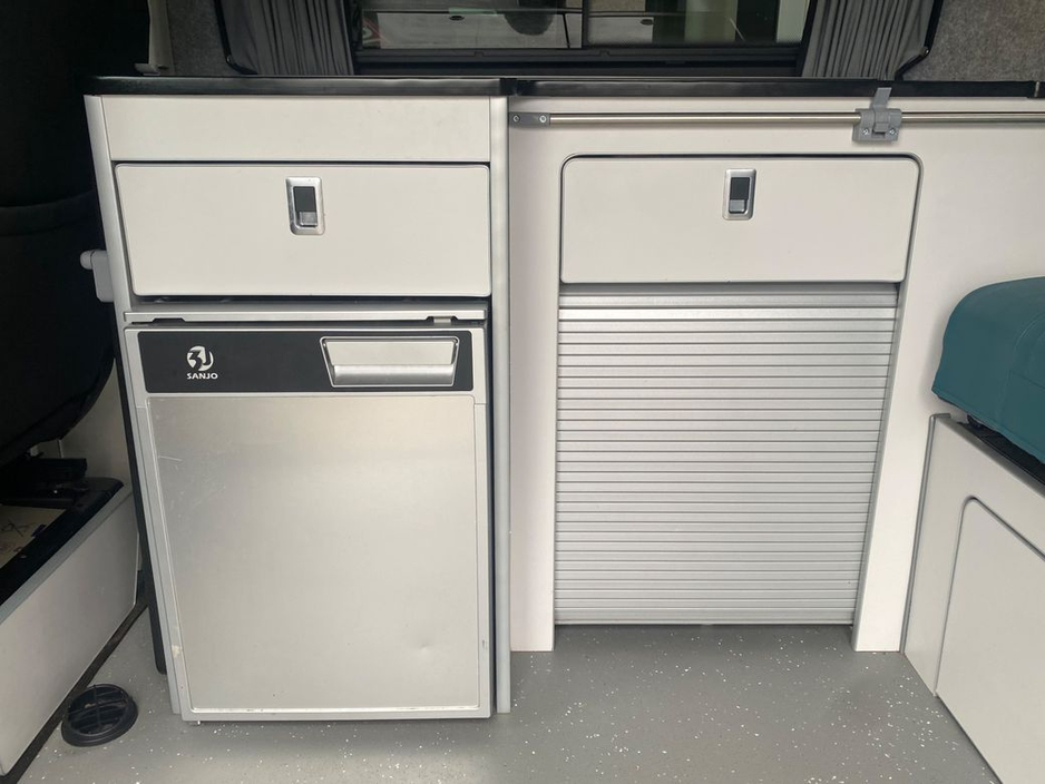 2018 Volkswagen Transporter - image 17