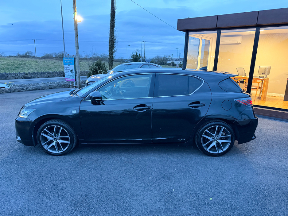 2016 Lexus CT 200 h - image 13