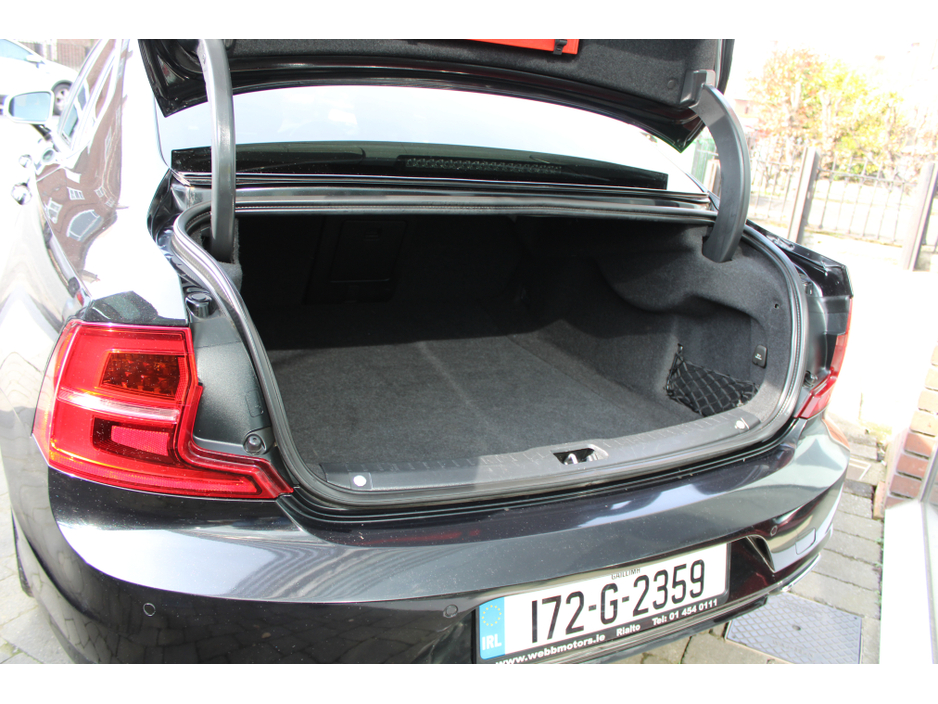 2017 Volvo S90 - image 11