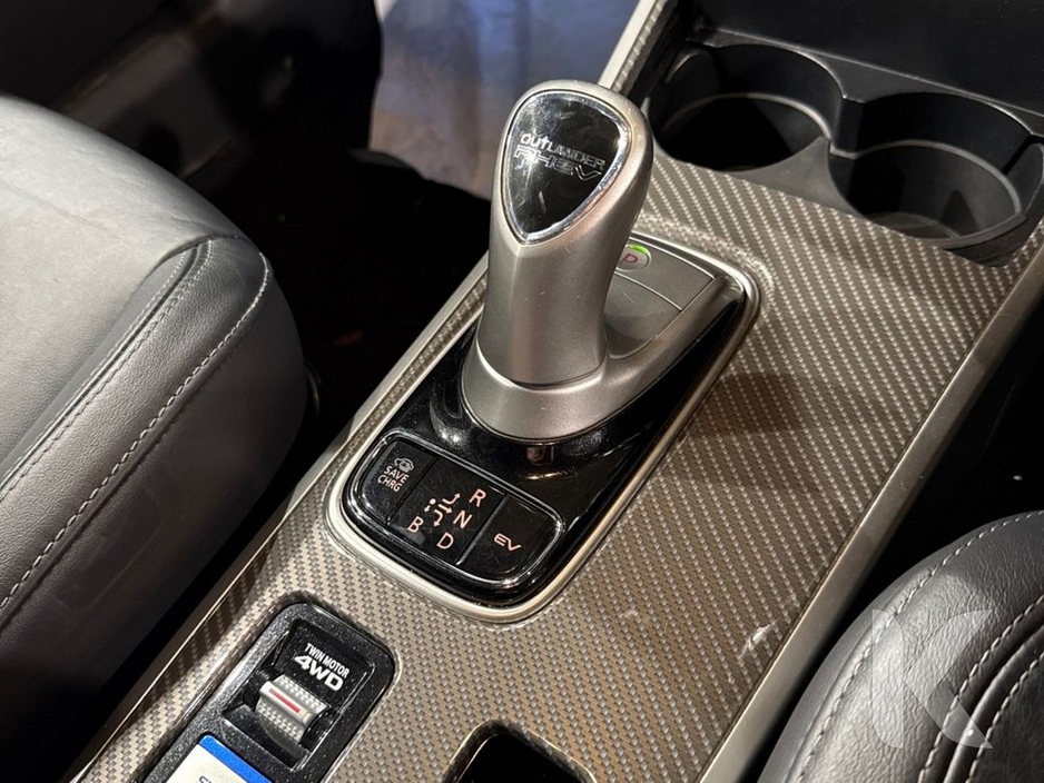 2019 Mitsubishi Outlander 2.4 AUTOMATIC HYBRID - ALLOY WHEELS - ELECTRIC SEATS - HEATED SEATS - HEATED STEERING WHEEL - HEATING / AC CONTROLS - REVERSE CAMERA - MULTI FUNCTION €21,950