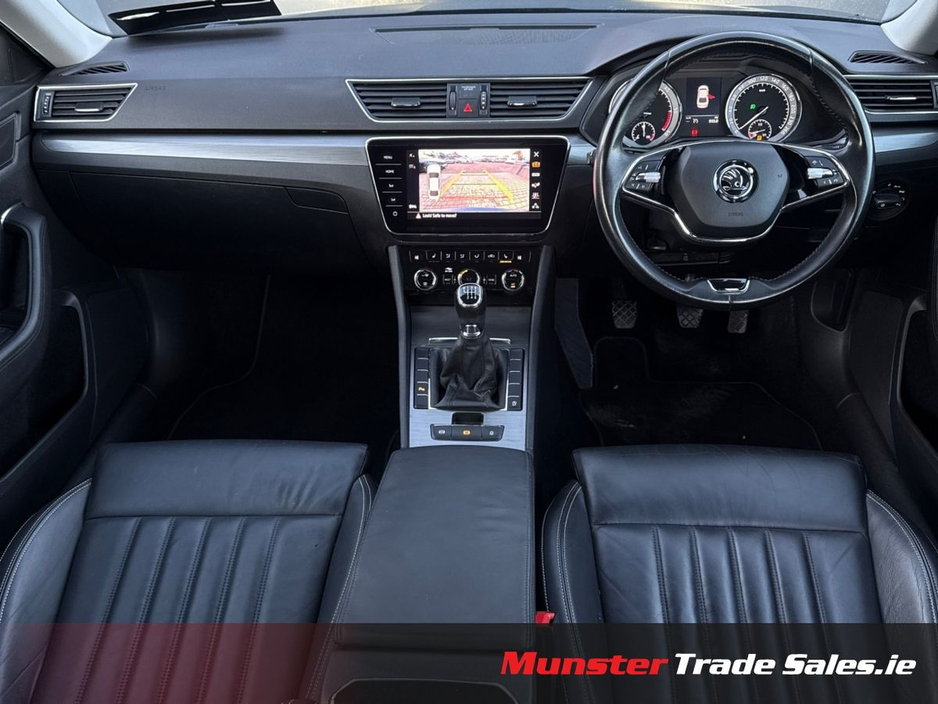2022 Skoda Superb - image 8