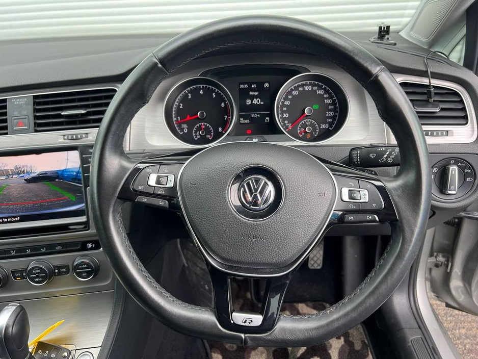 2015 Volkswagen Golf - image 4