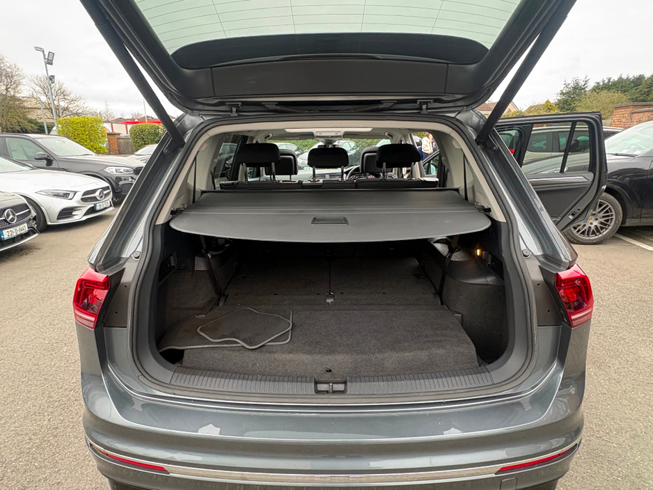 2018 Volkswagen Tiguan - image 23