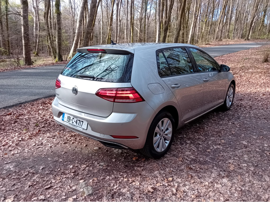 2019 Volkswagen Golf - image 8