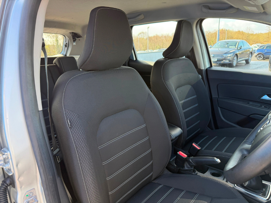 2022 Dacia Duster - image 6