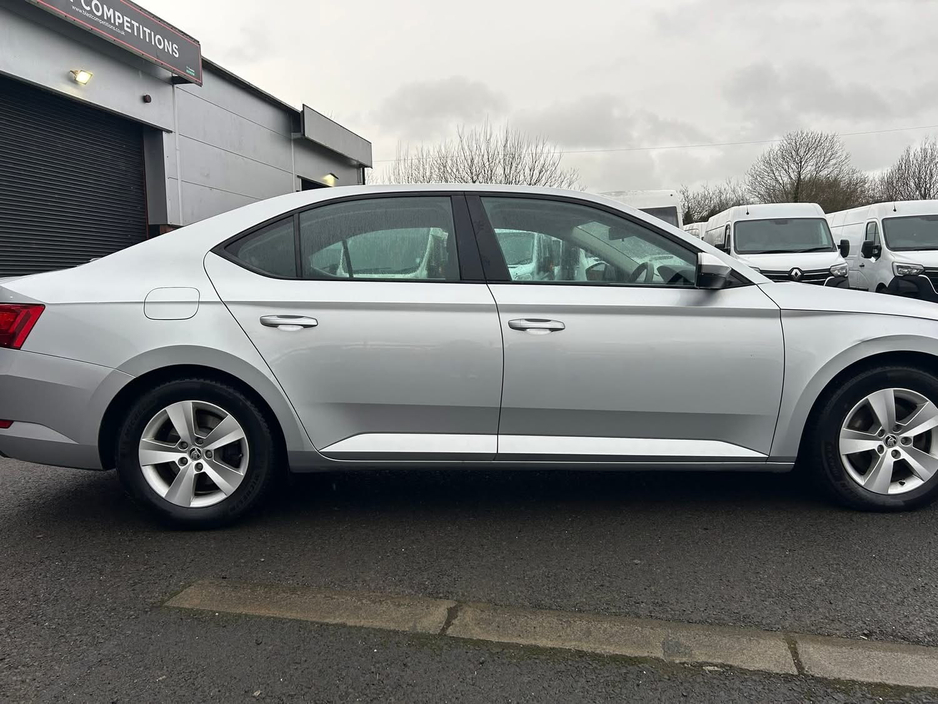 2019 Skoda Superb Manual 5 door hatchback 2.0l diesel engine €8,750