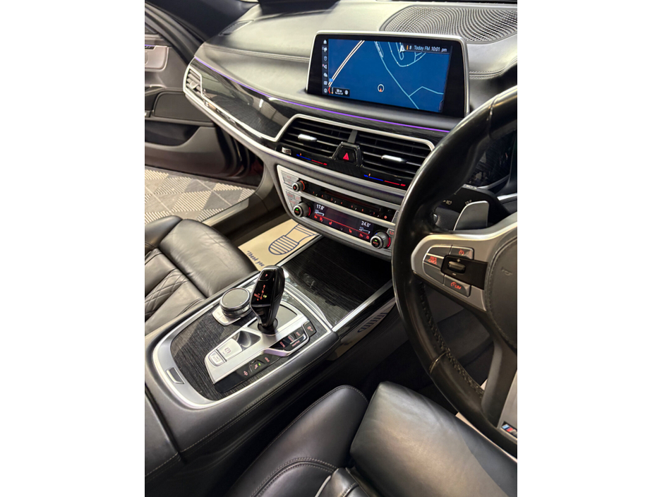 2018 BMW 7 Series - image 10