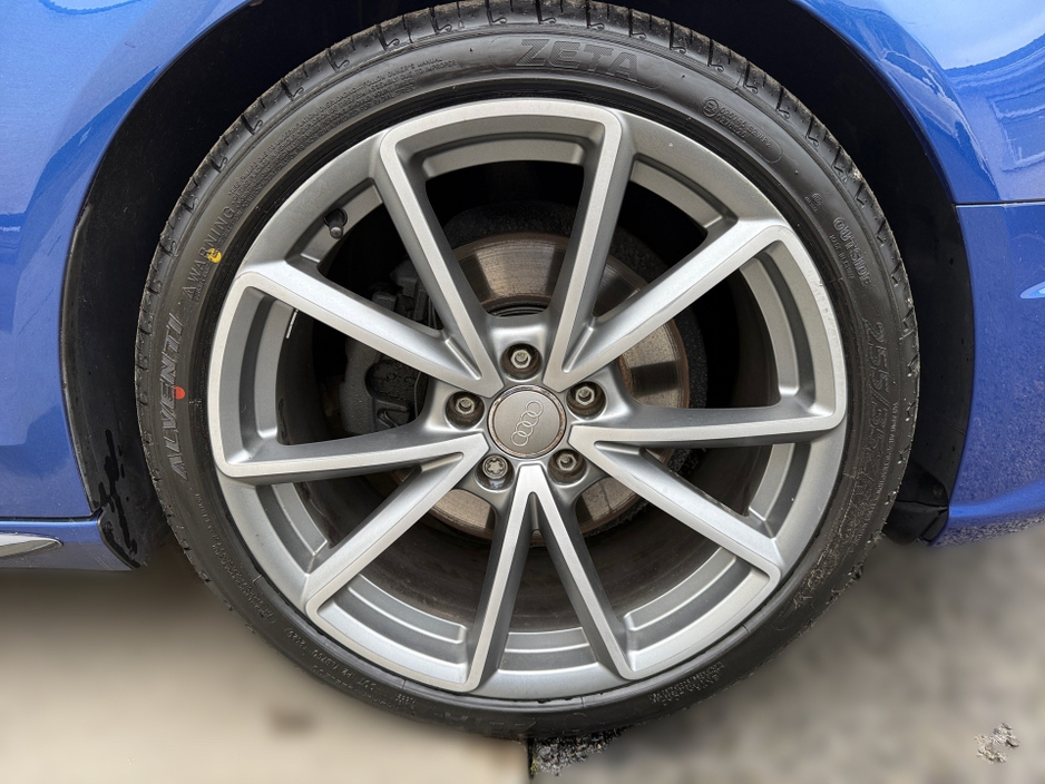 2015 Audi A4 - image 9