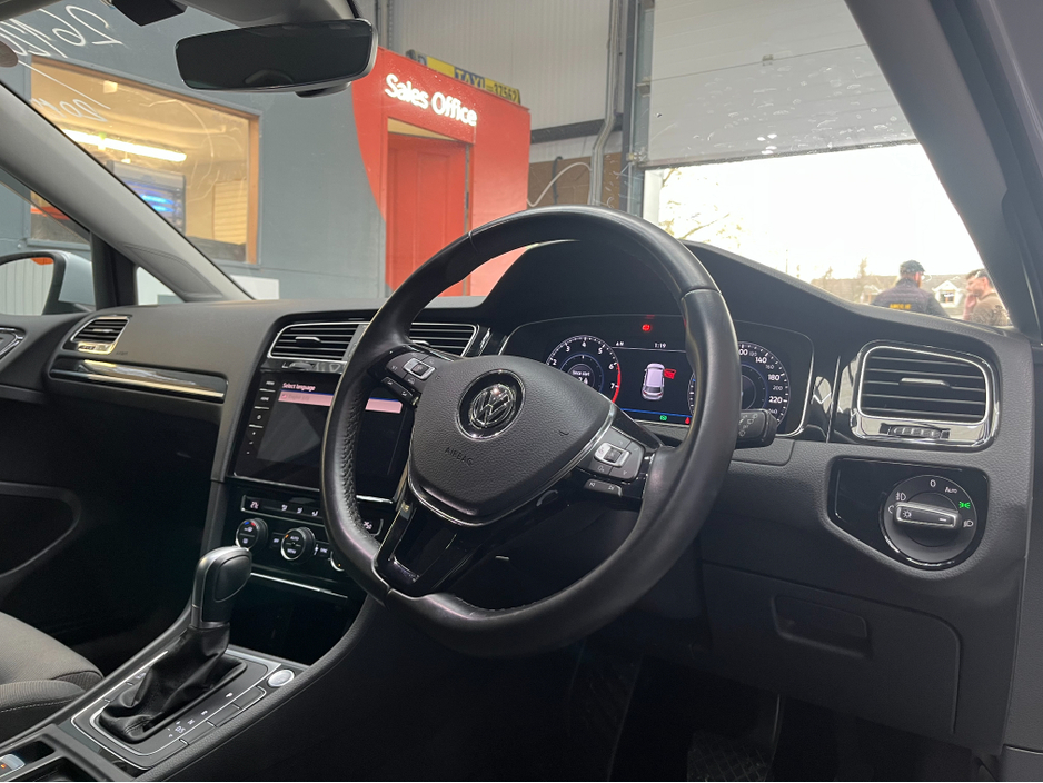 2018 Volkswagen Golf - image 9