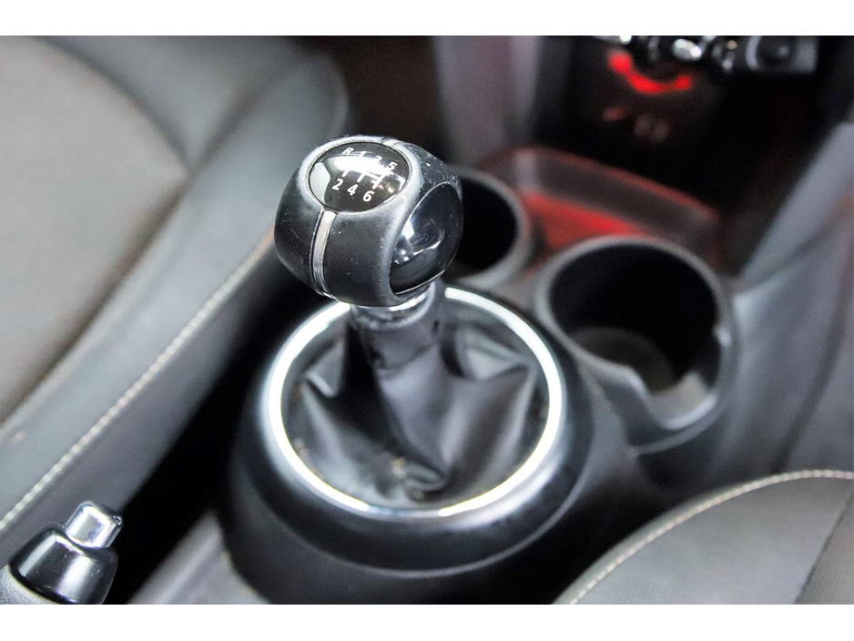 2016 MINI Hatch - image 15