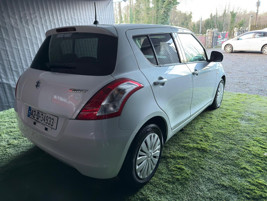 2014 Suzuki Swift - image 5