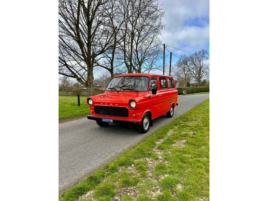 1976 Ford Transit Custom Kombi - image 2